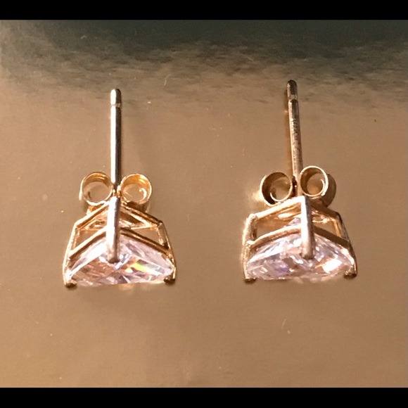 14K Yellow Gold Trillion CZ Post Earrings w/Gift Box - Picture 5 of 13